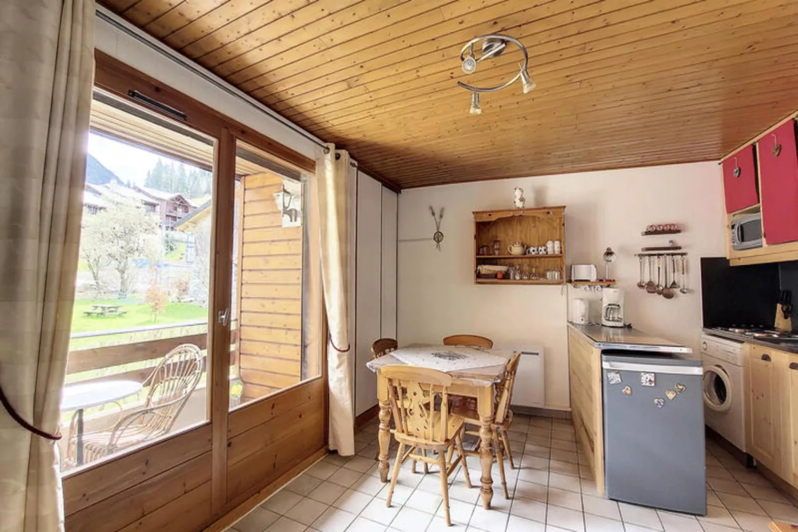 Appartements à Saint Jean d'Aulps-Eetkamer