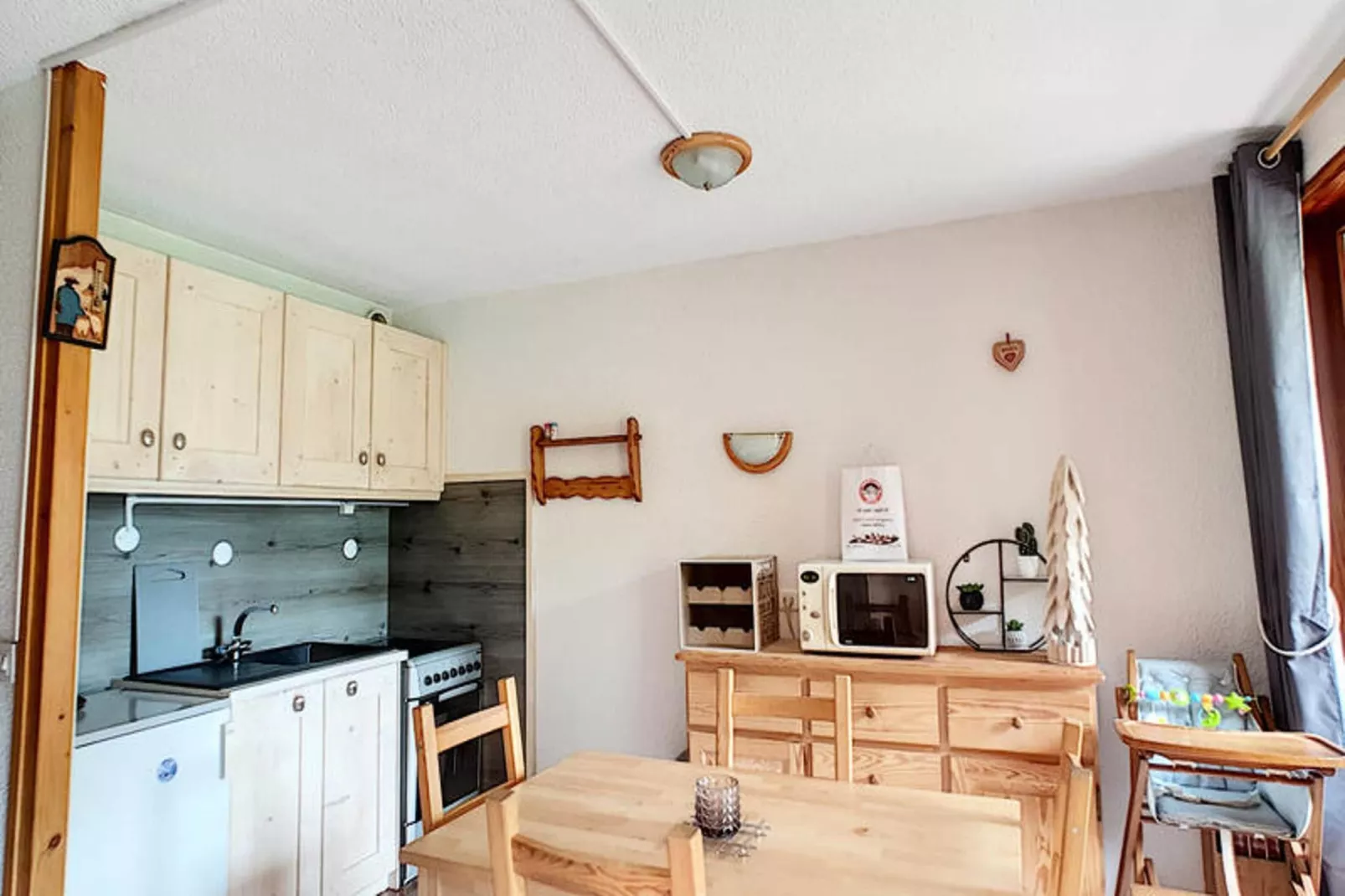 Appartements à Saint Jean d'Aulps-Eetkamer