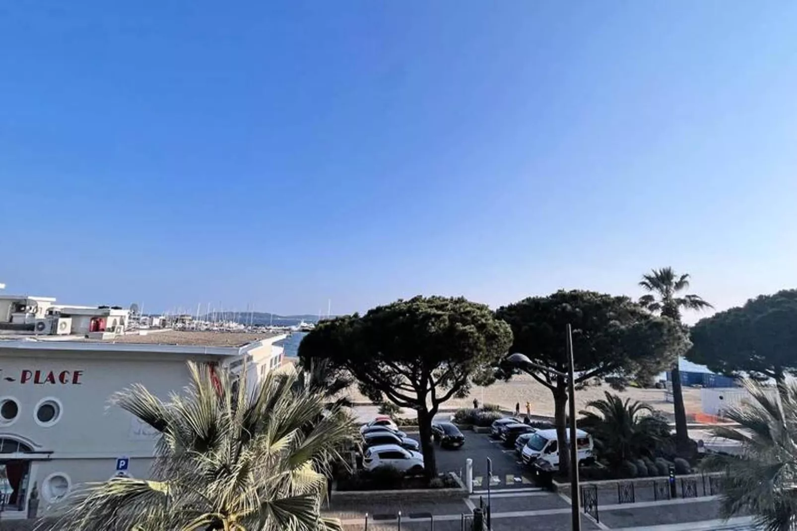 Résidence Les Dauphins-Uitzicht zomer