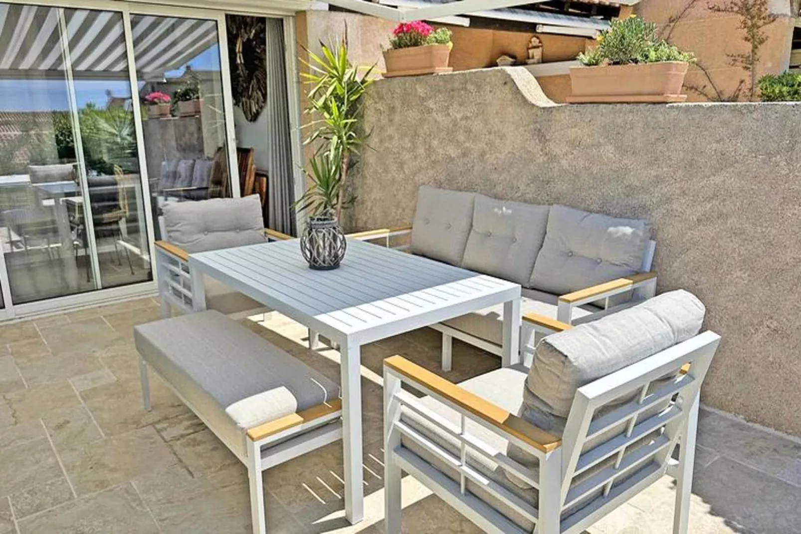 Résidence Bastides De Guerrevieille-Tuinen zomer