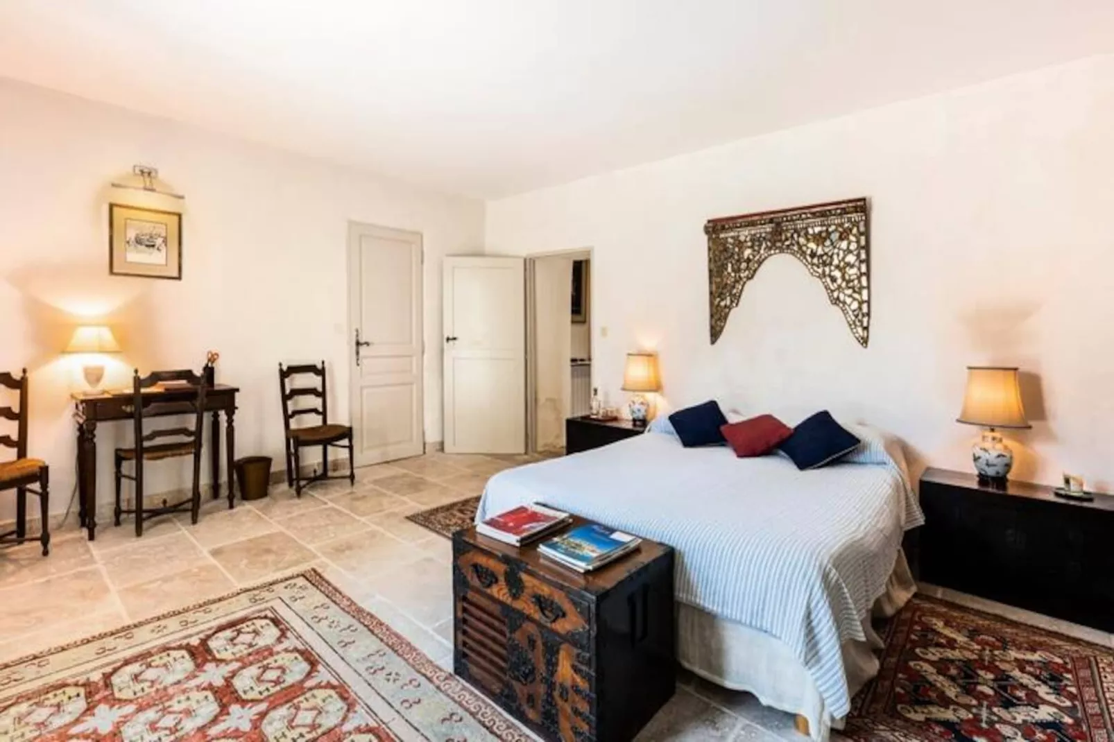 Maison De Famille En Provence-Image-tags.