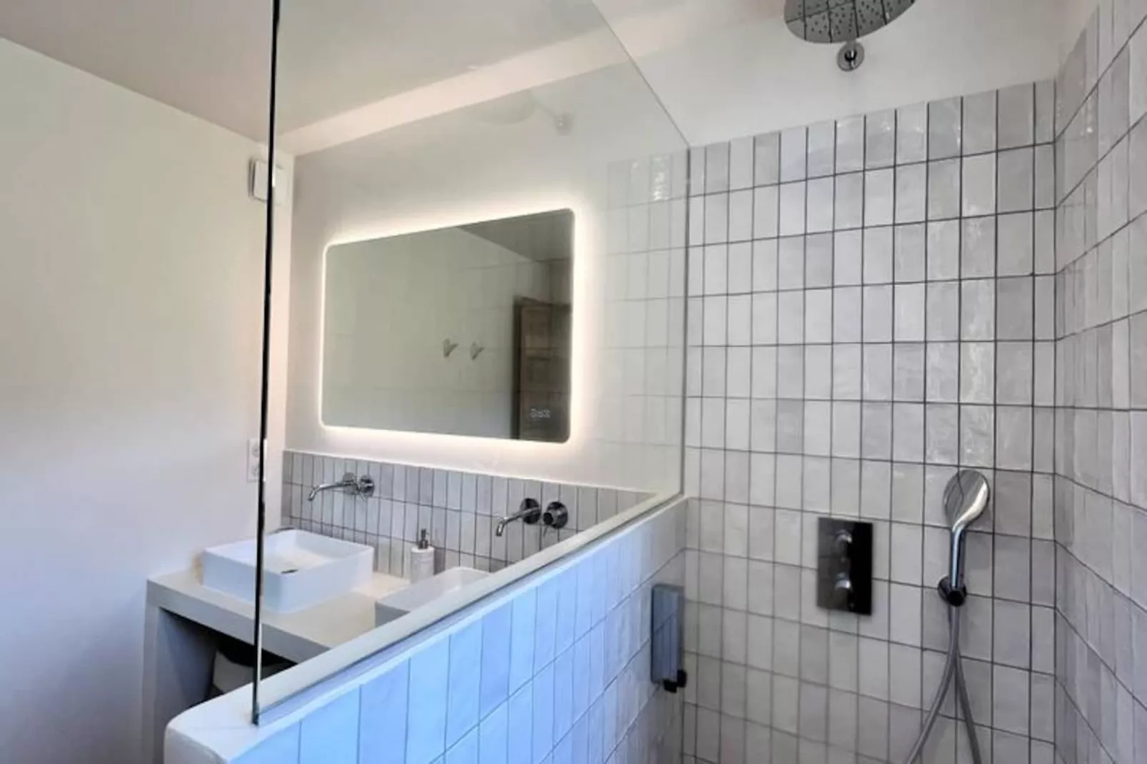 Mas Jas Du M&eacute;ou, Une &eacute;vasion Proven&ccedil;ale-Image-tags.