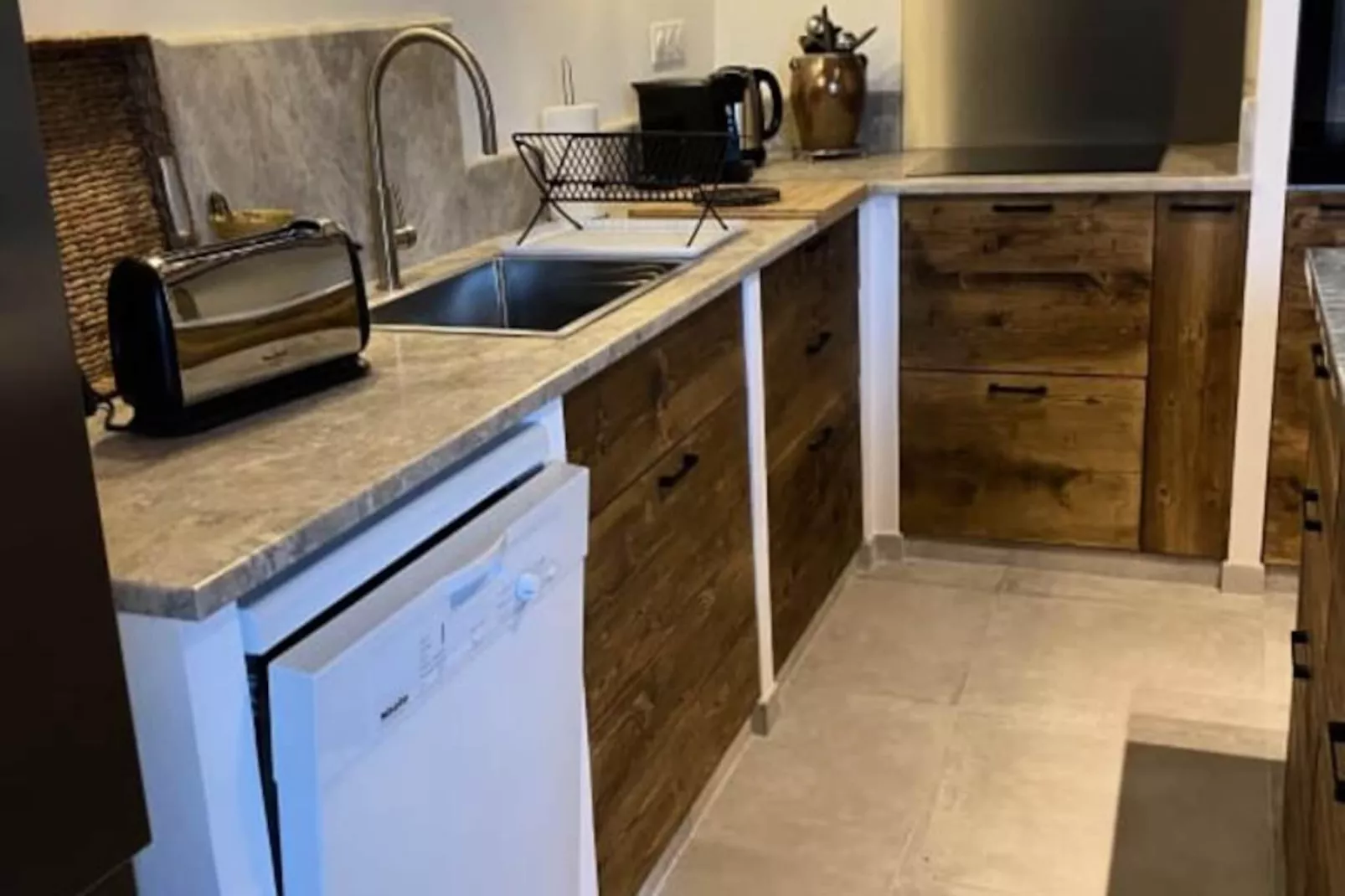 Mas Sylvie - Isle-sur-la-sorgue-Image-tags.