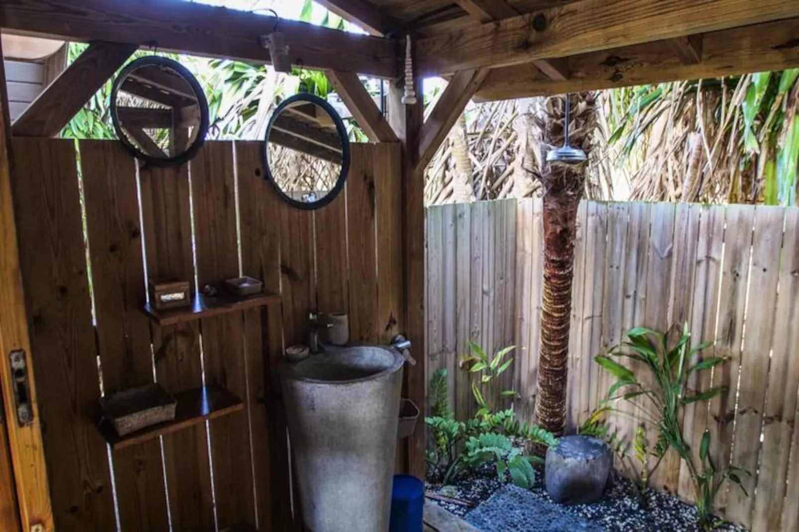 Villa Tiki-Image-tags.