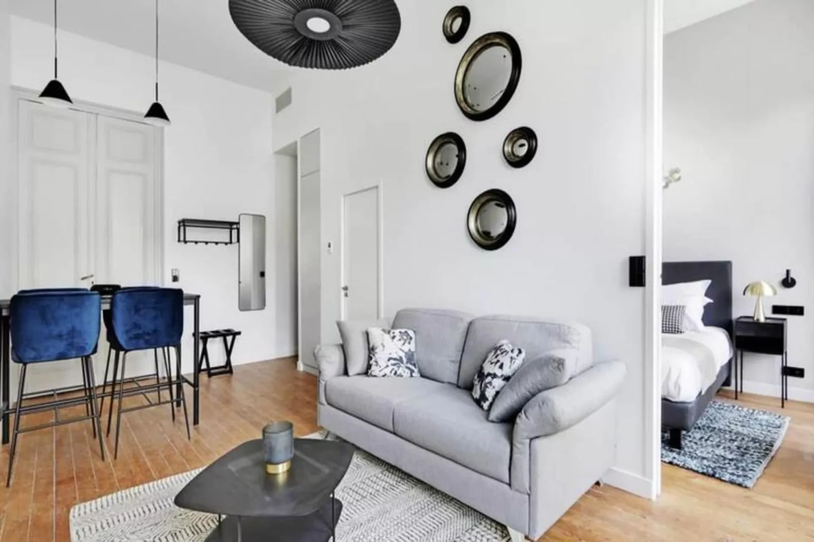 Maison Labruy&egrave;re - Suite Aviau-Buitenkant zomer