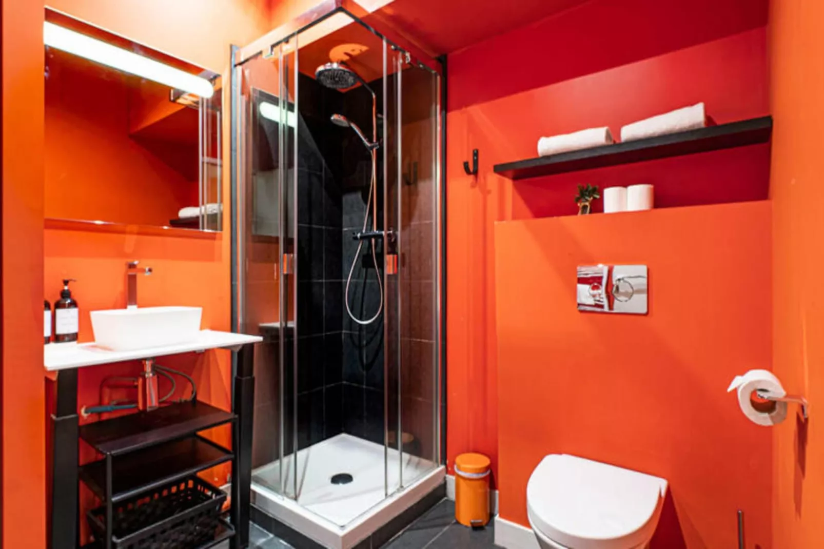 Magnifique Appartement 2 Chambres Avec Terrasse-Buitenkant zomer