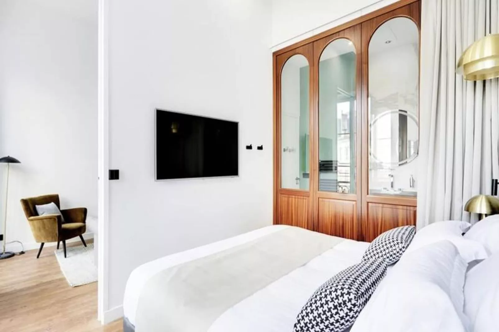 Maison Labruy&egrave;re - Suite Aviau-Buitenkant zomer