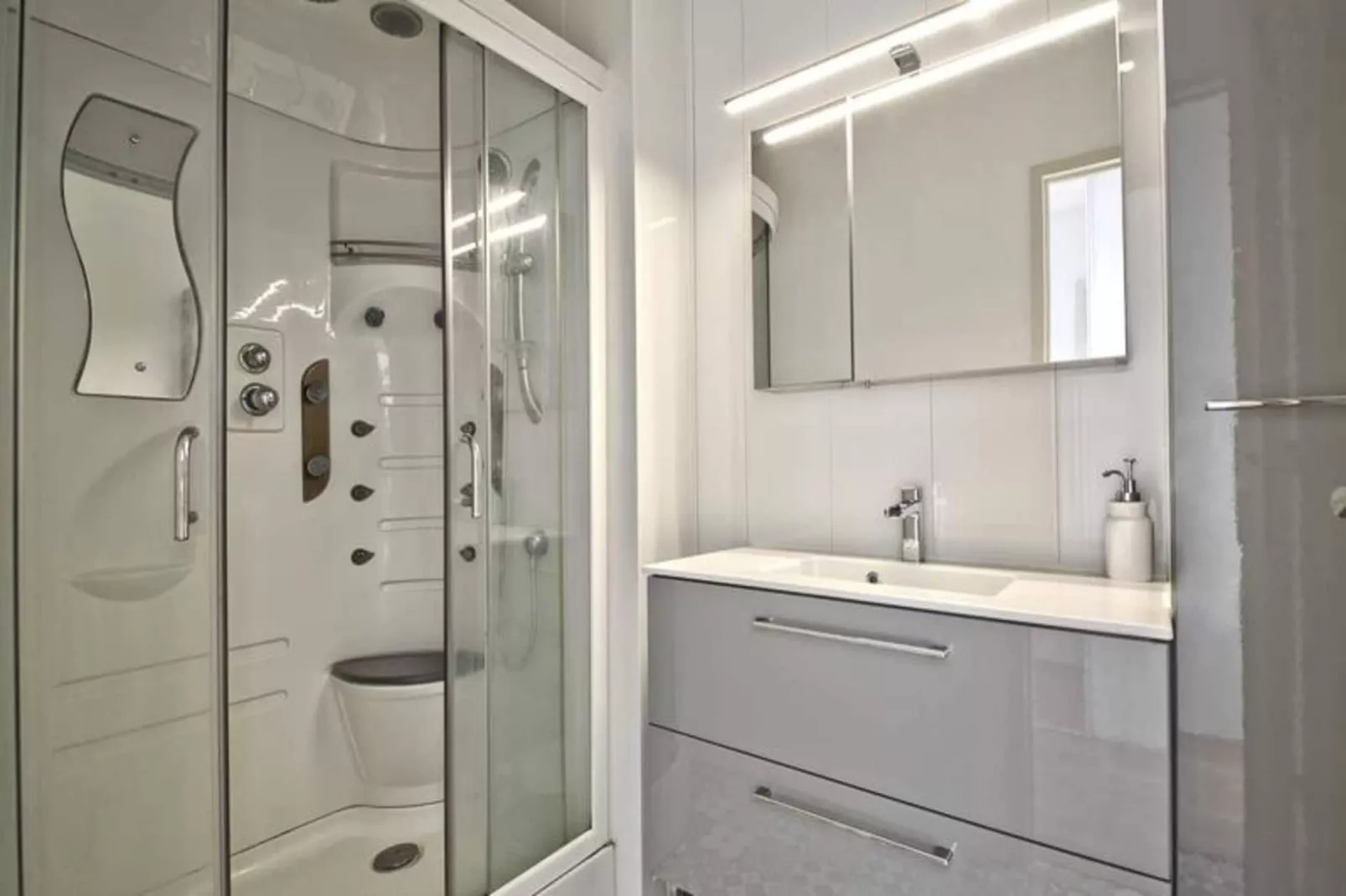 Résidence Les Perlières-Buitenkant zomer