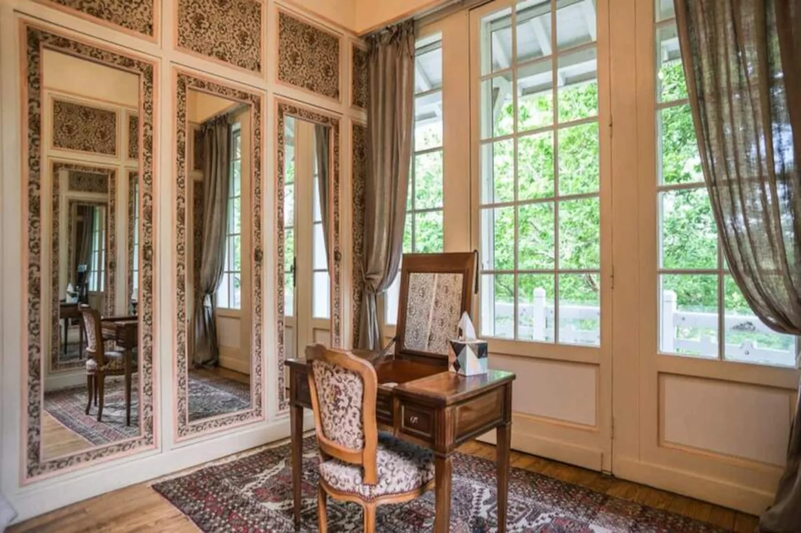 Villa  Arcachonnaise Spacieuse Au Style Authentique Proche De La Plage-Image-tags.