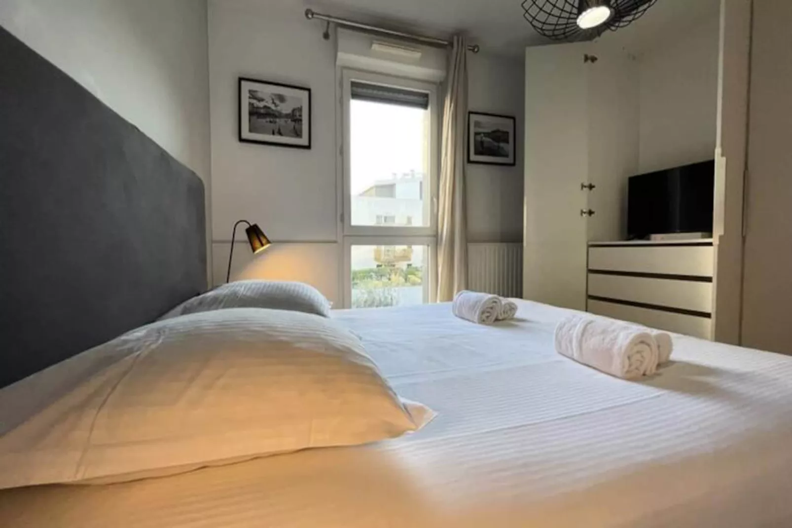 Appartement Rayonnant Et Moderne Tr&egrave;s Bien Situ&eacute;, Proche De La Cit&eacute; Du Vin-Image-tags.