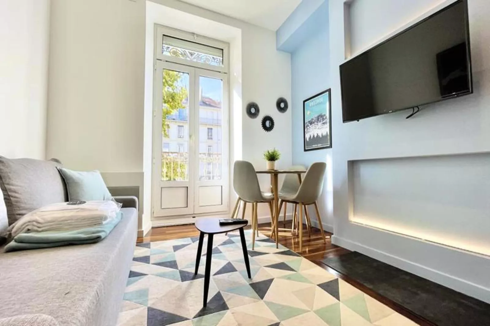 Le Cadet 👨&zwj;👩&zwj;👦&zwj;👦| Jean Jaur&egrave;s |tram A, B E E | T2 Tout &eacute;quip&eacute;-Woonkamer