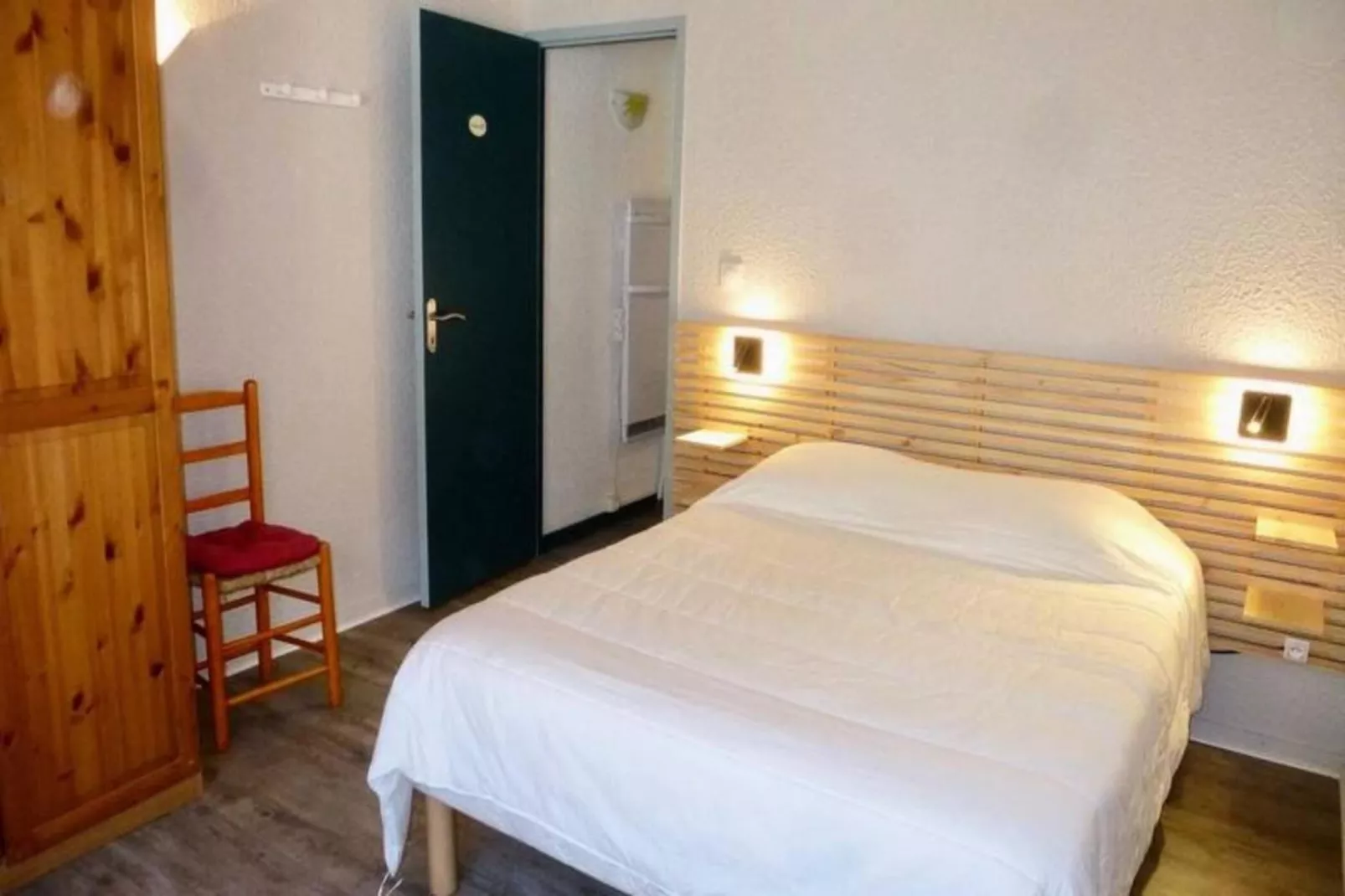 Résidence Neouvielle-Eetkamer