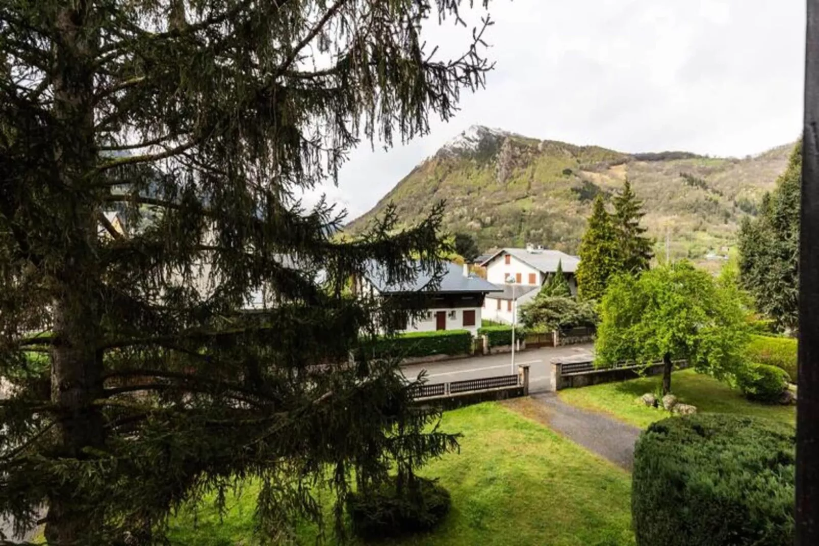 Résidence Les Isards-Uitzicht zomer