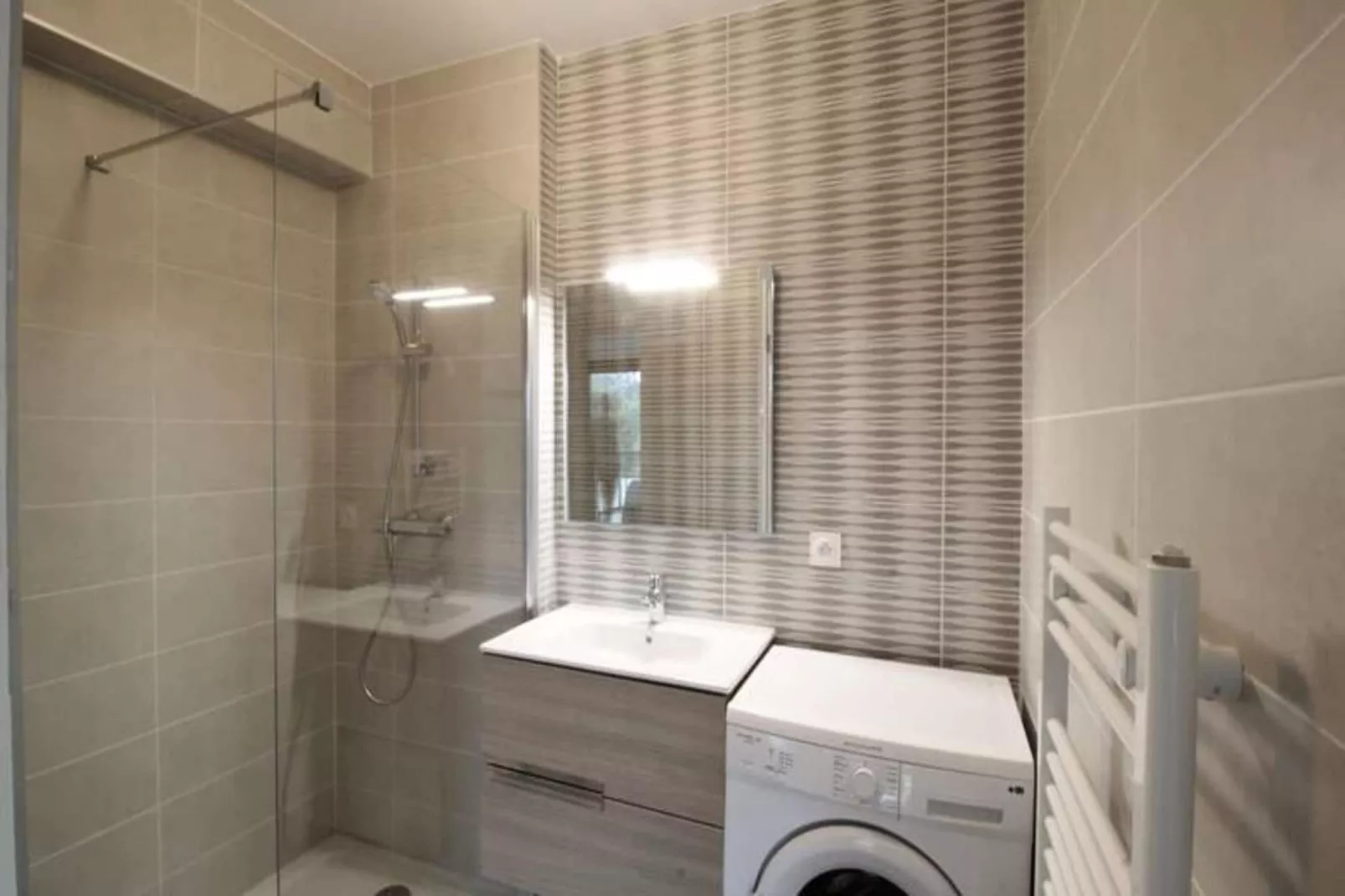 T2 Tout Neuf Entre Lac Et Centre-ville-Badkamer