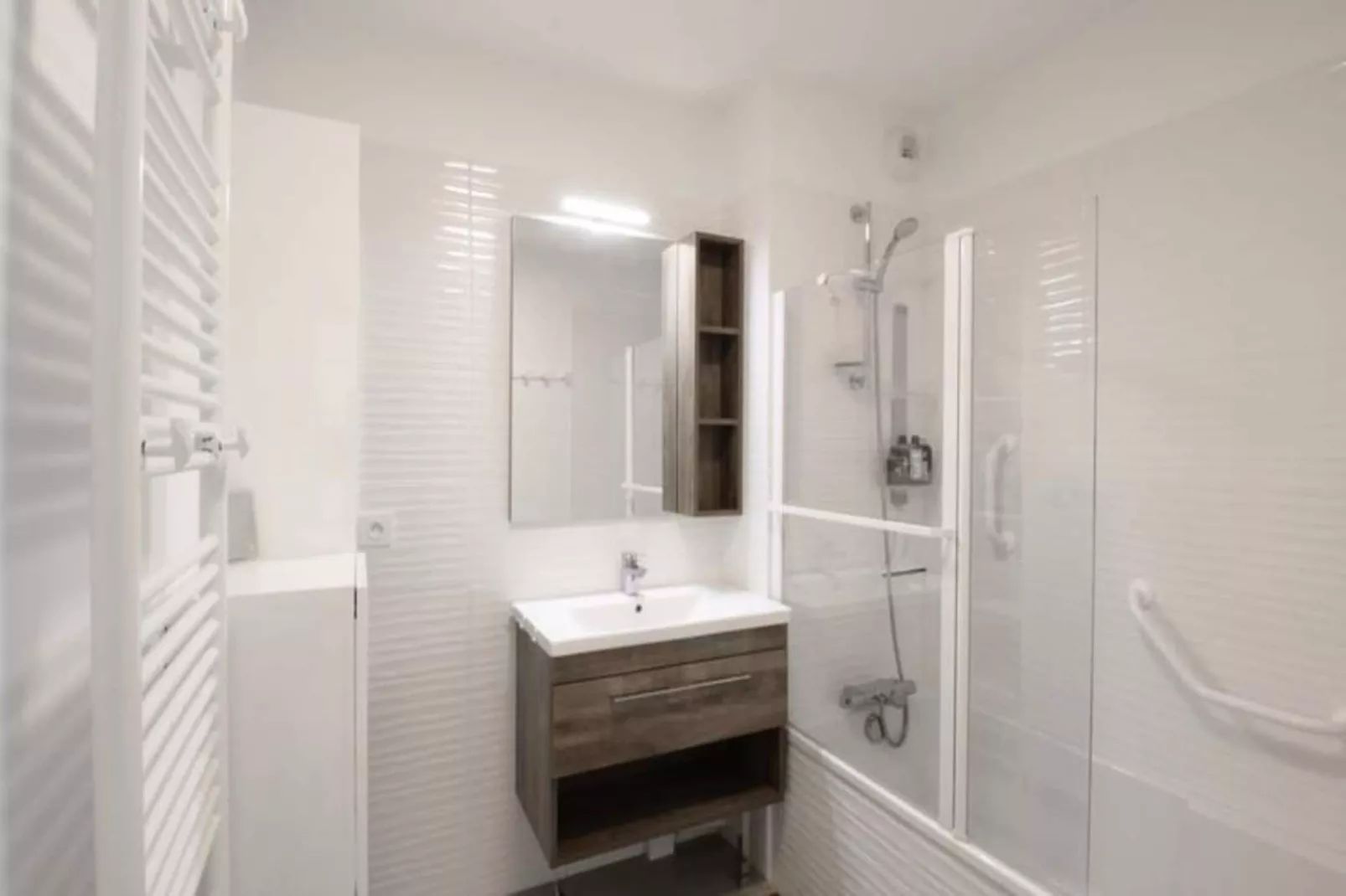 Confortable T3 Avec Terrasse Et Garage !-Badkamer