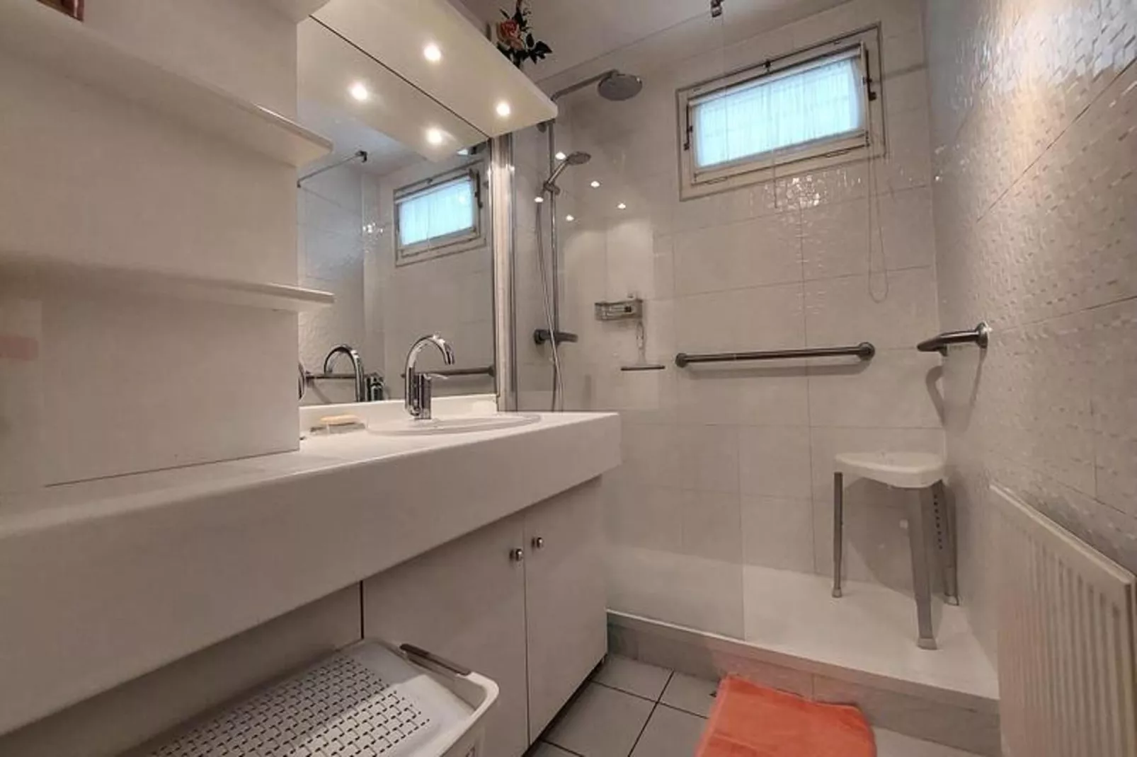 Résidence La Cerisaie-Badkamer