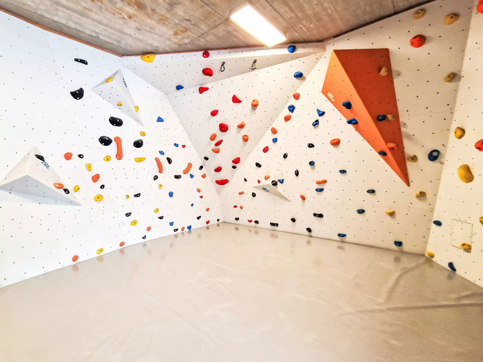 The Rock Design-Binnen