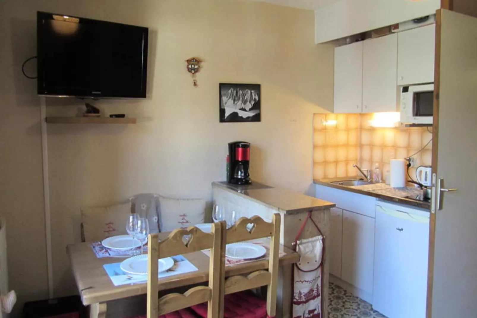 Résidence Combettes-Buitenkant zomer