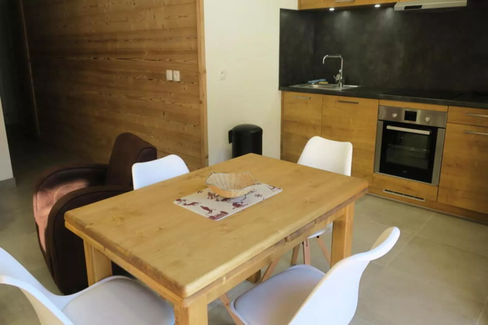 Résidence L'o Rouge-Eetkamer