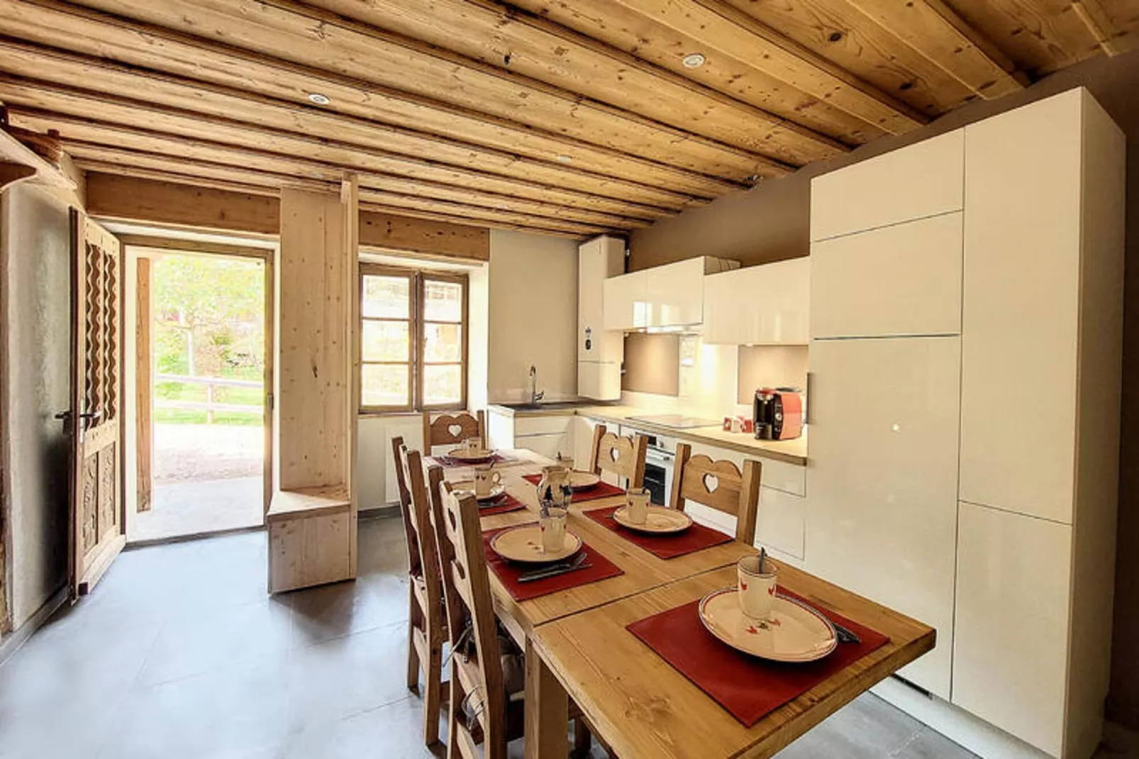 Appartements à Saint Jean d'Aulps-Eetkamer