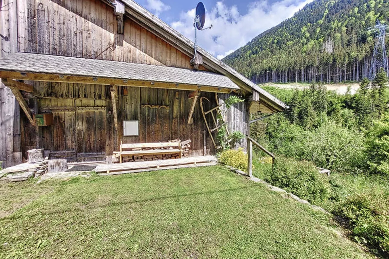 Chalets à Seytroux (Haute-Savoie)-Buitenkant zomer