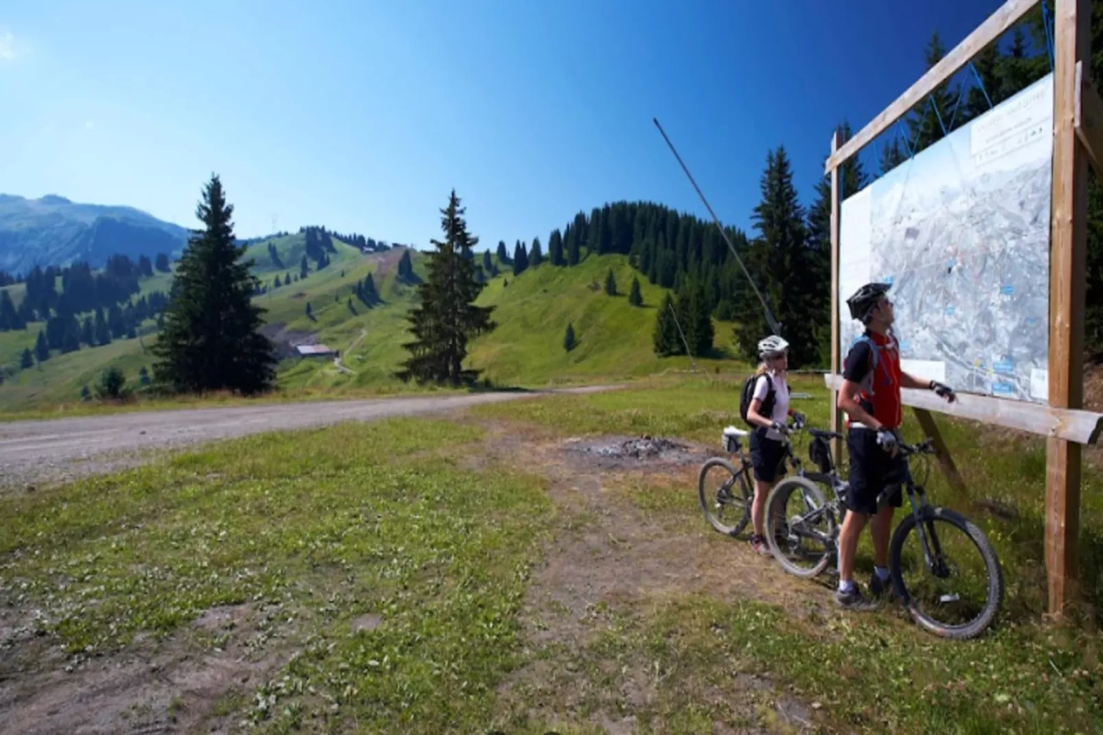 Résidence Niveoles Bat A-Buitenkant zomer