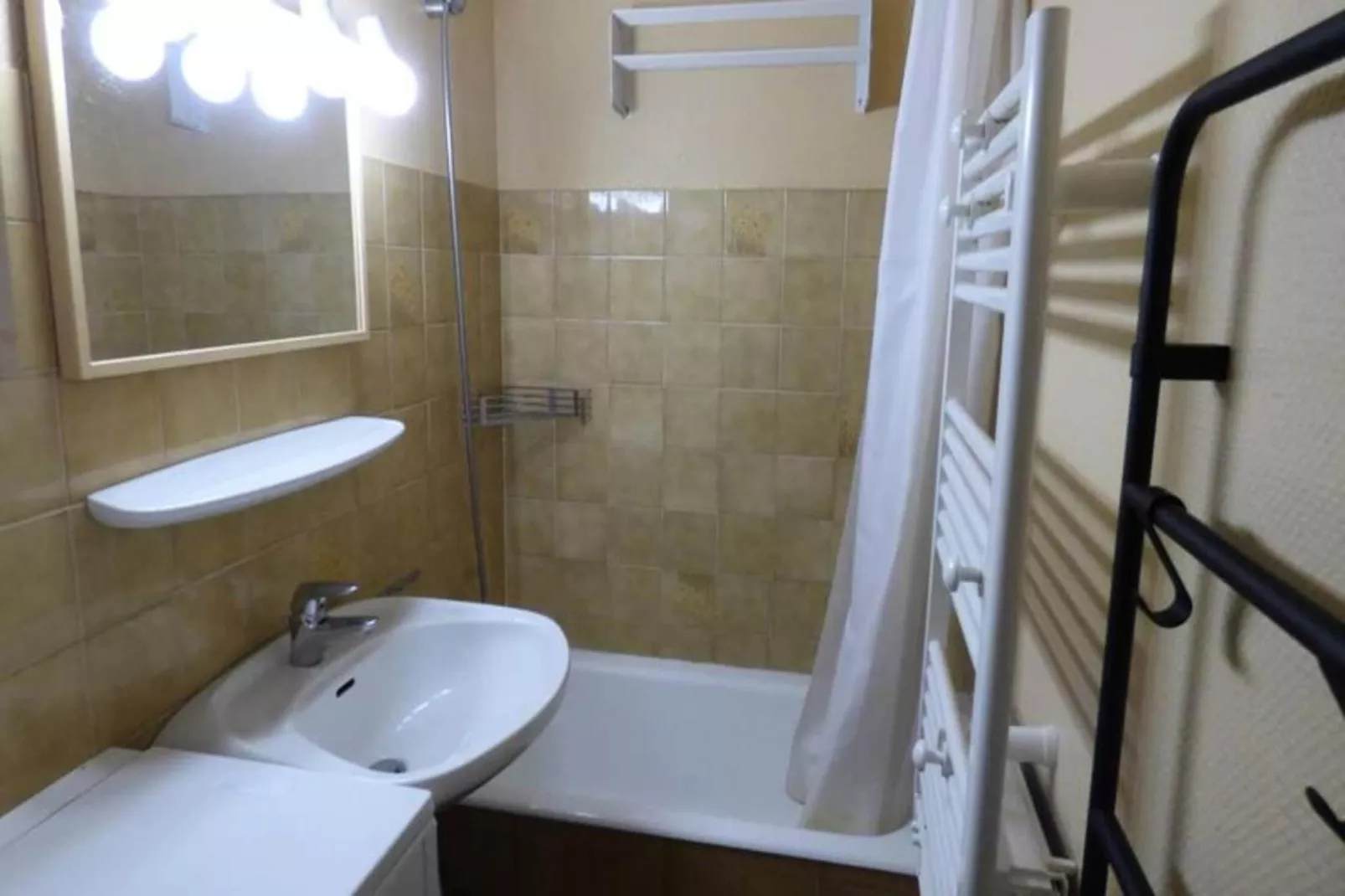 Résidence Fougere-Badkamer