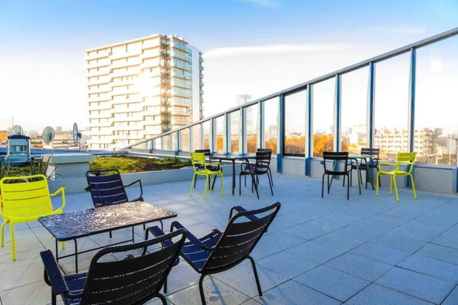 Appart'hôtel Odalys Paris XVII-Buitenkant zomer