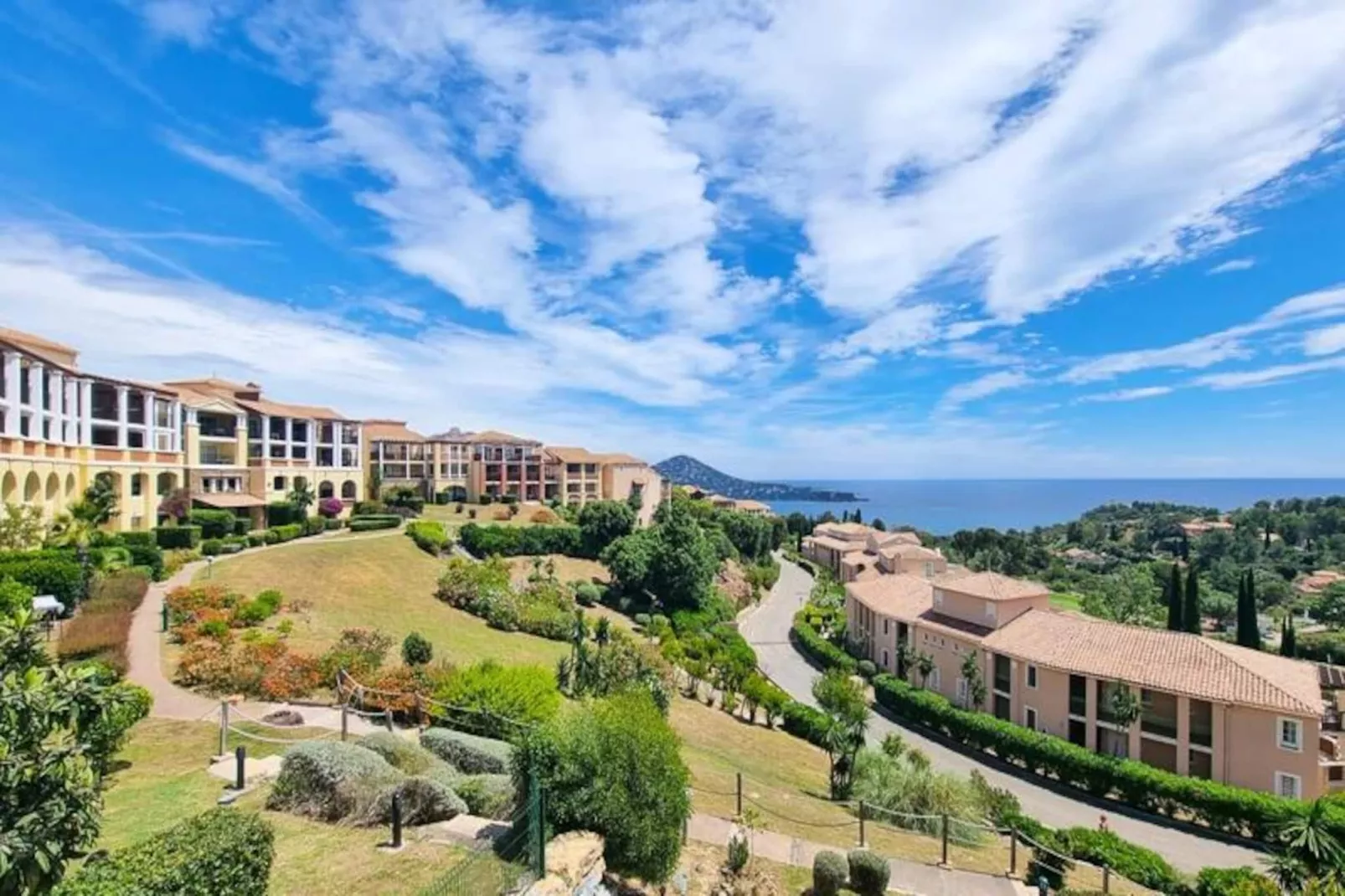 Appartement 6 Pers Vue Mer Pr&egrave;s Des Plages &agrave; Agay-Image-tags.