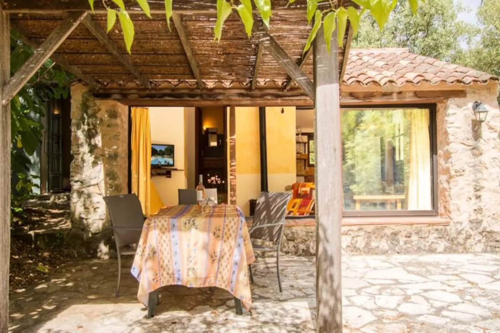 Lou Petarel, Mas Proven&ccedil;al Typique Avec Piscine Partag&eacute;e, Calme, Nature-Image-tags.