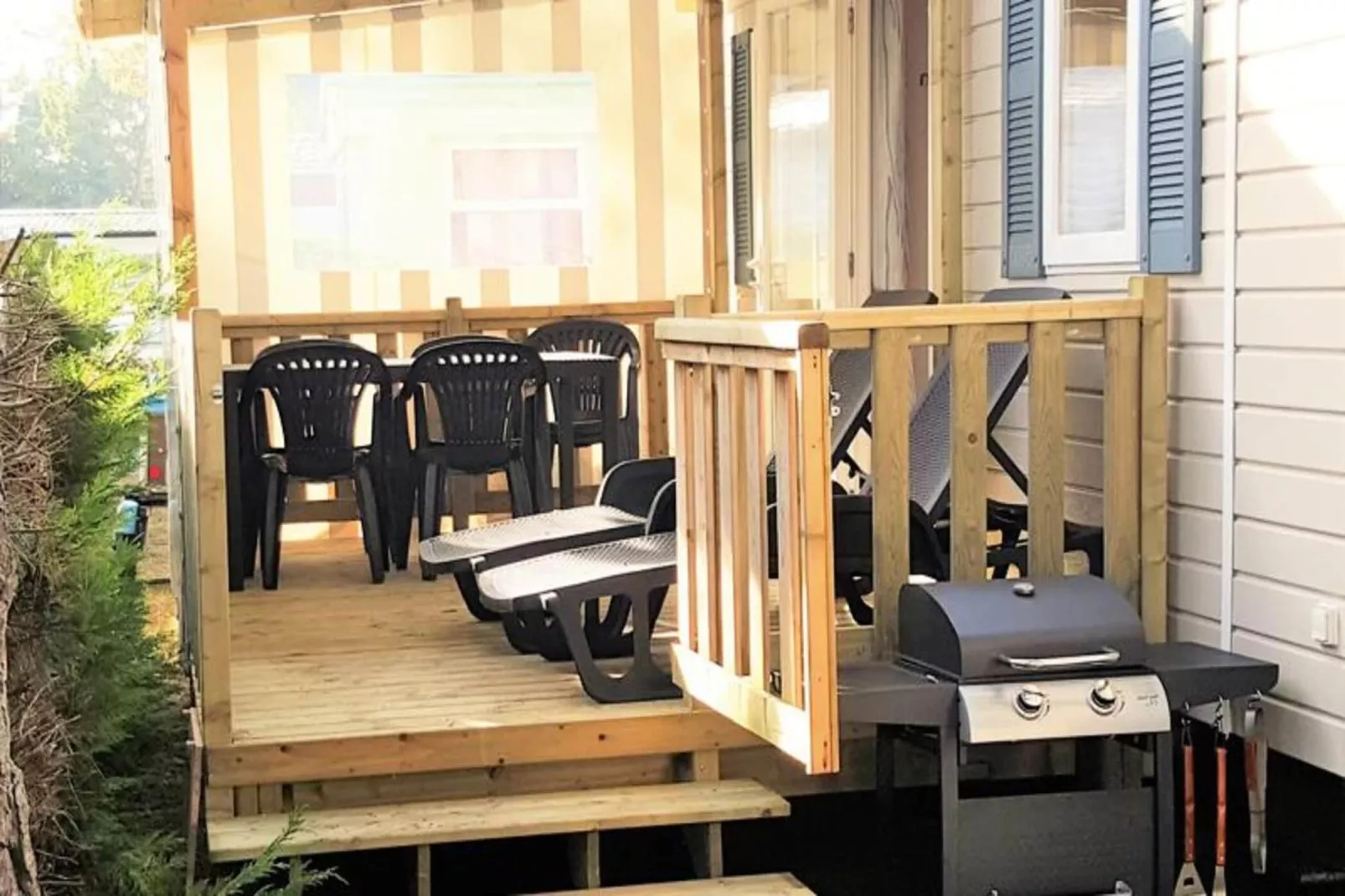 Mobil-home 4 pers. proche plage-Buitenkant zomer