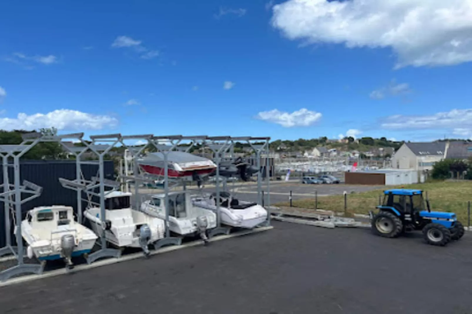 Résidence Maitre De Port-Buitenkant zomer