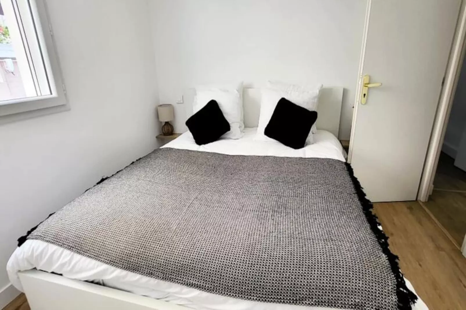 Résidence Domino 1 Superbement R&eacute;nov&eacute; - 2 Chambres -terrasse &agrave; 300m Plage, Commerces-Image-tags.