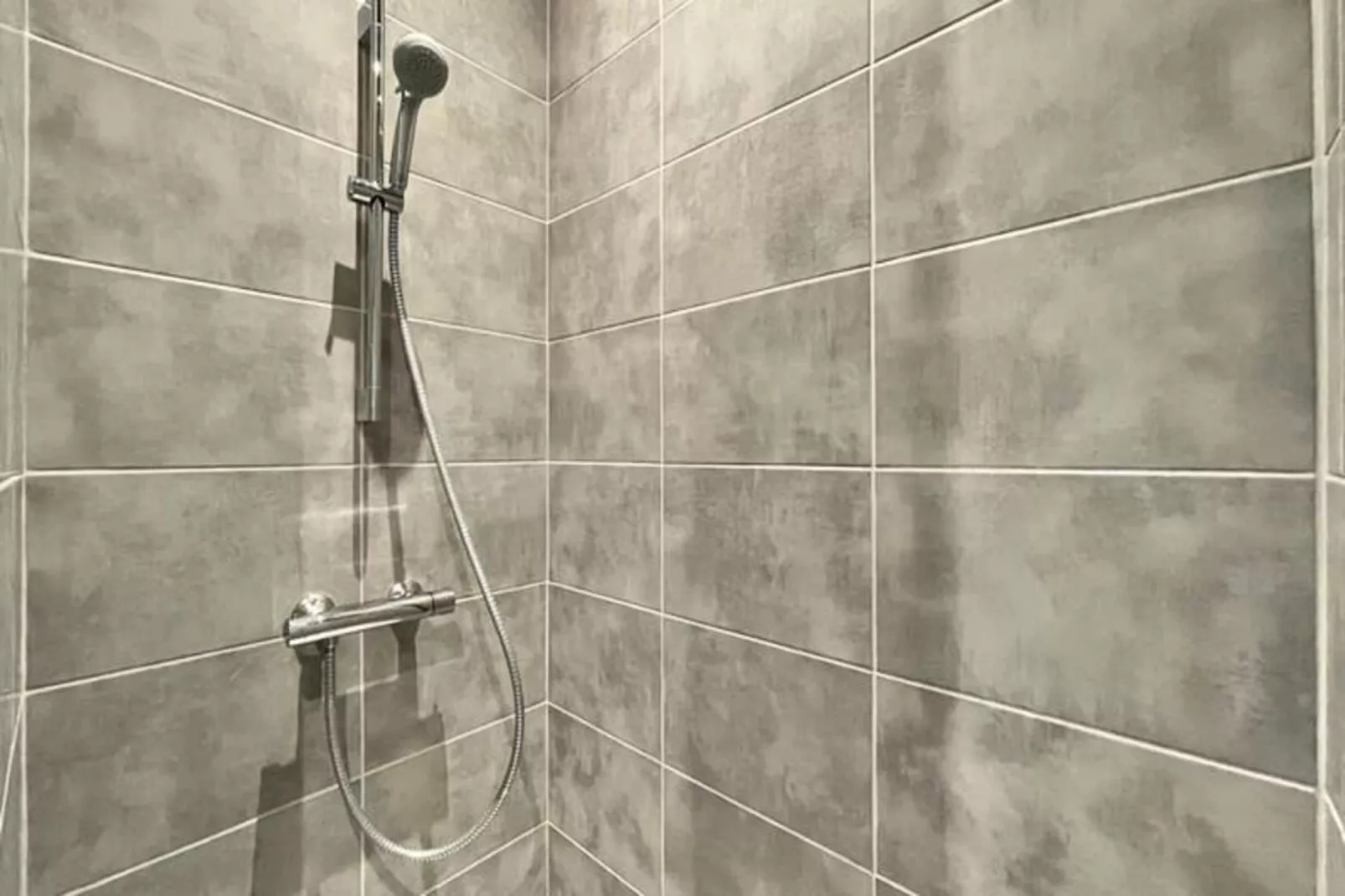 Le Cadet 👨&zwj;👩&zwj;👦&zwj;👦| Jean Jaur&egrave;s |tram A, B E E | T2 Tout &eacute;quip&eacute;-Badkamer