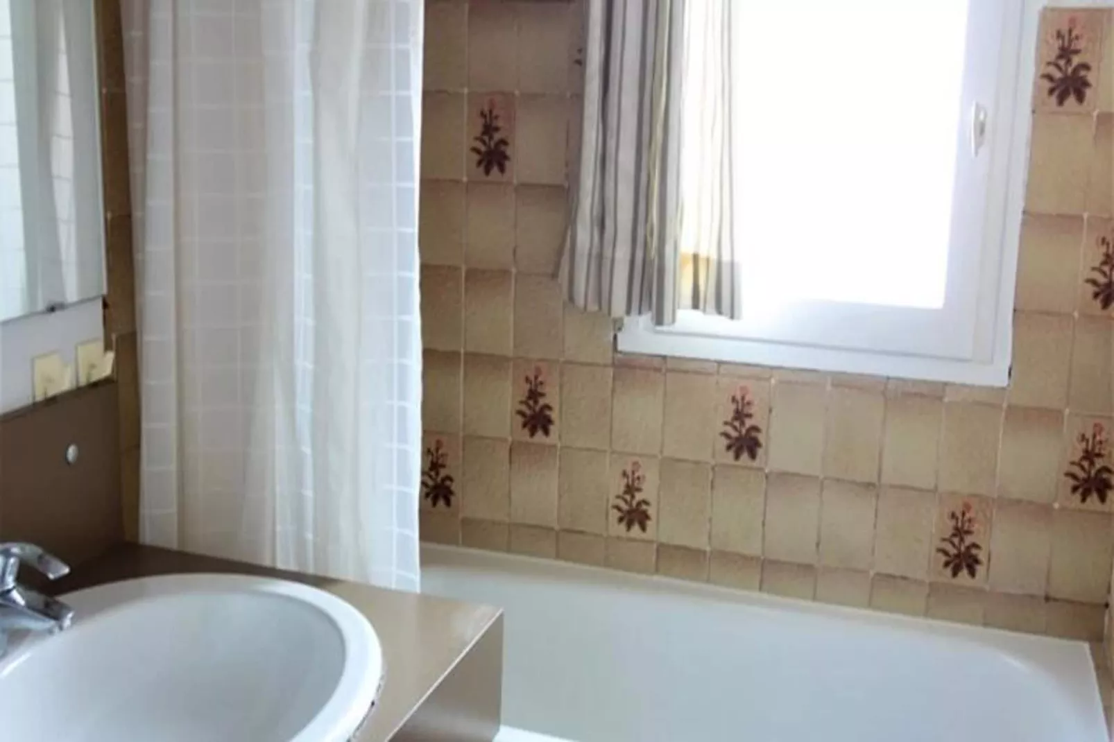 Résidence Bragelonne-Badkamer