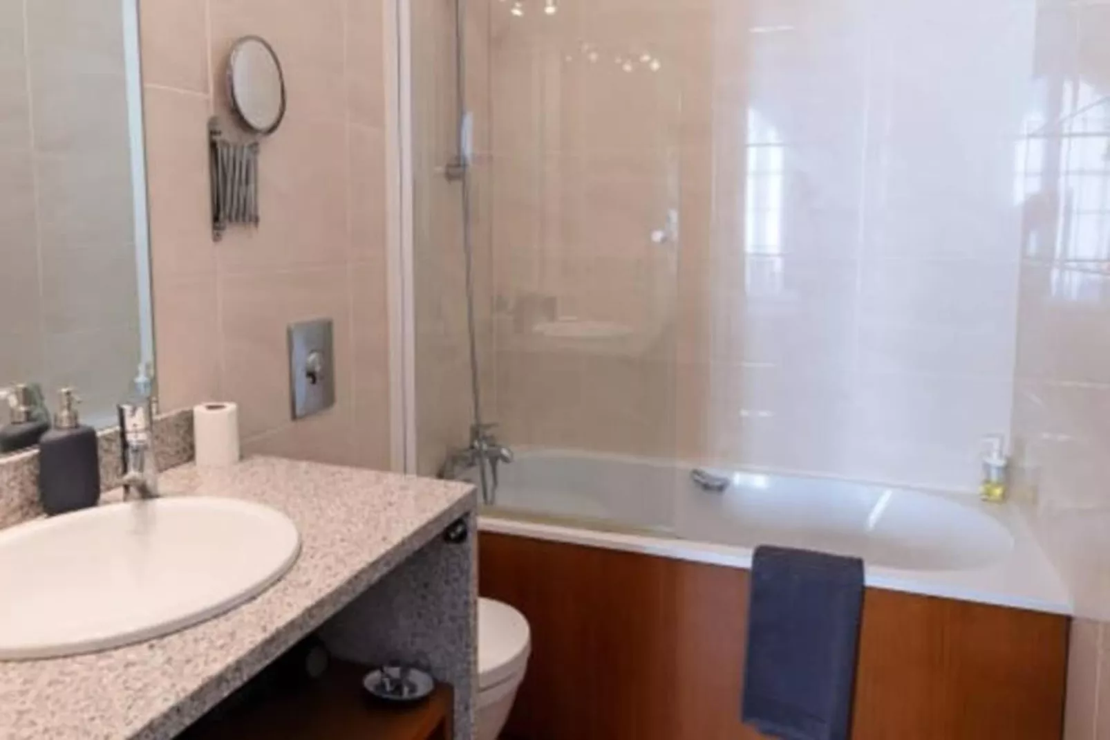 Appartement  Spacieux En Plein Centre-ville-Badkamer