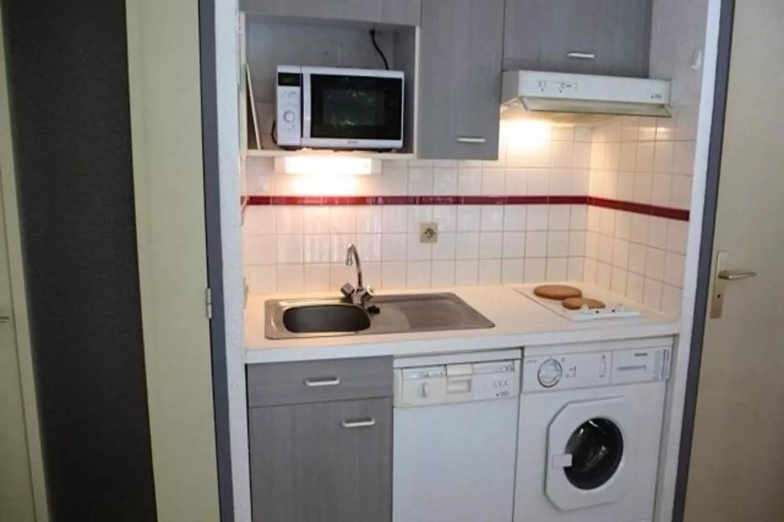 Résidence Astazou-Buitenkant zomer