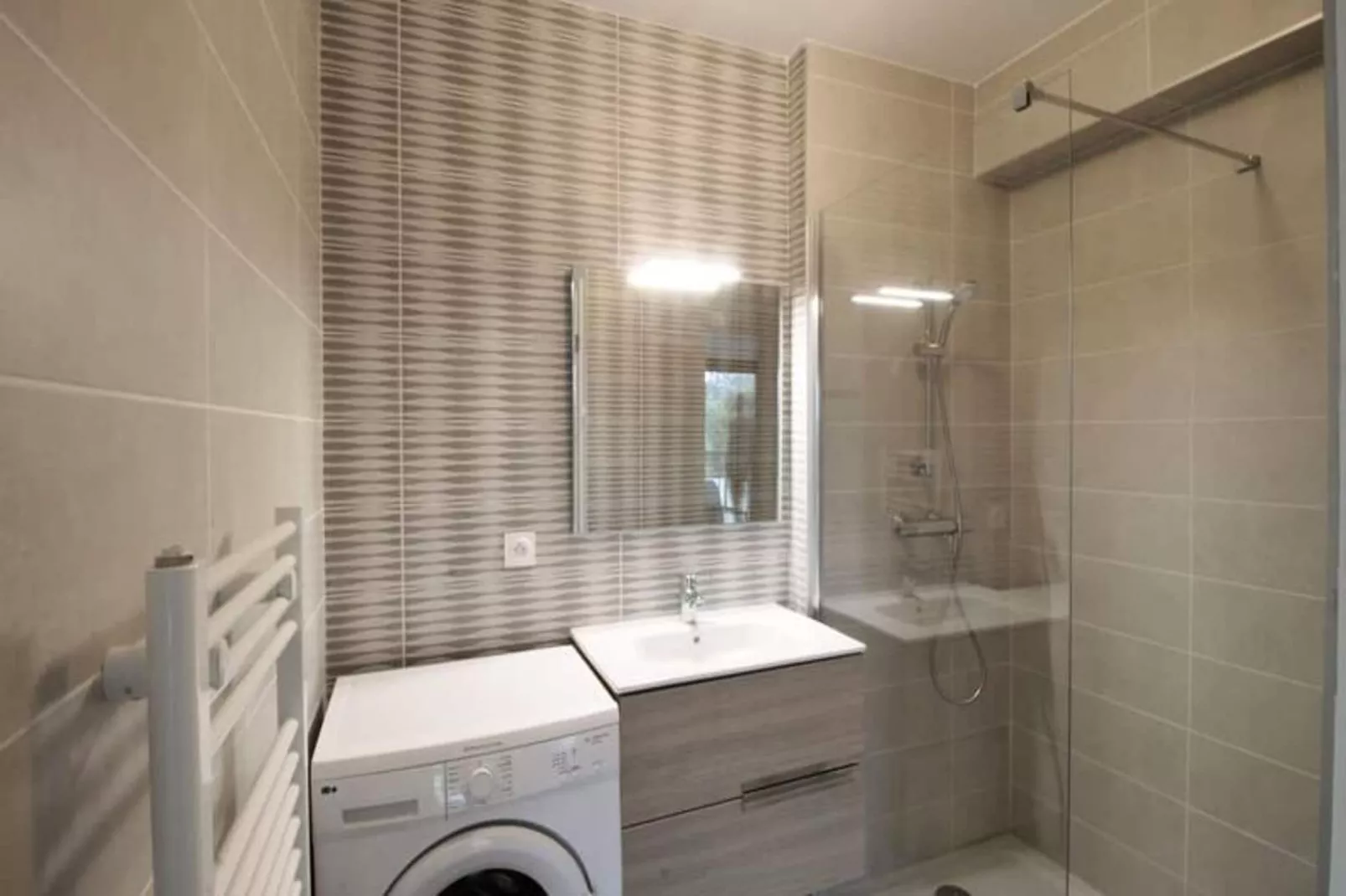 T2 Tout Neuf Entre Lac Et Centre-ville-Badkamer