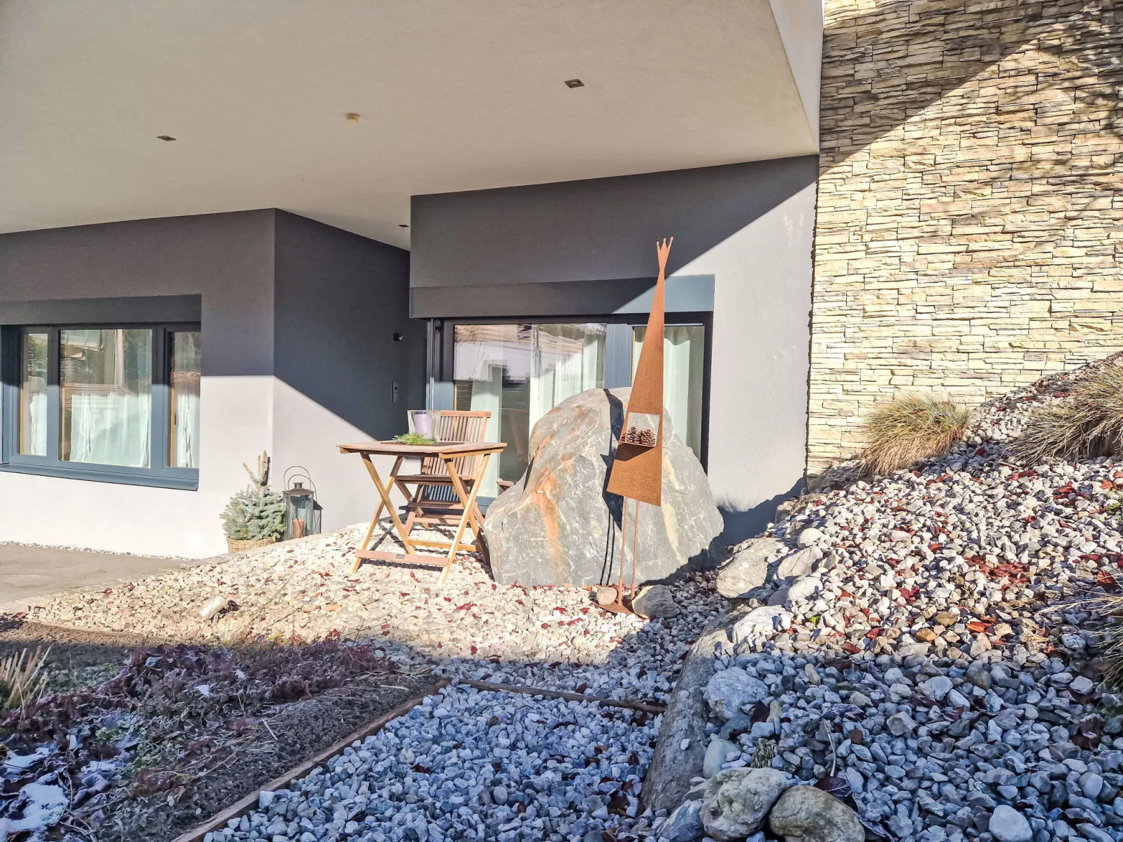 The Rock Design-Buiten