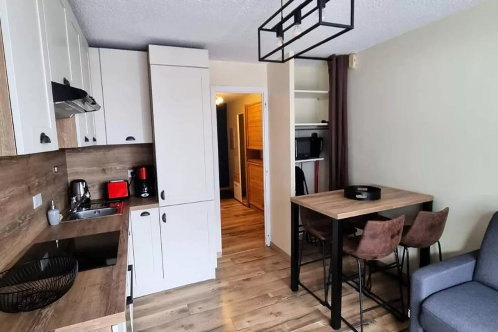 Résidence Les Perthuis-Buitenkant zomer