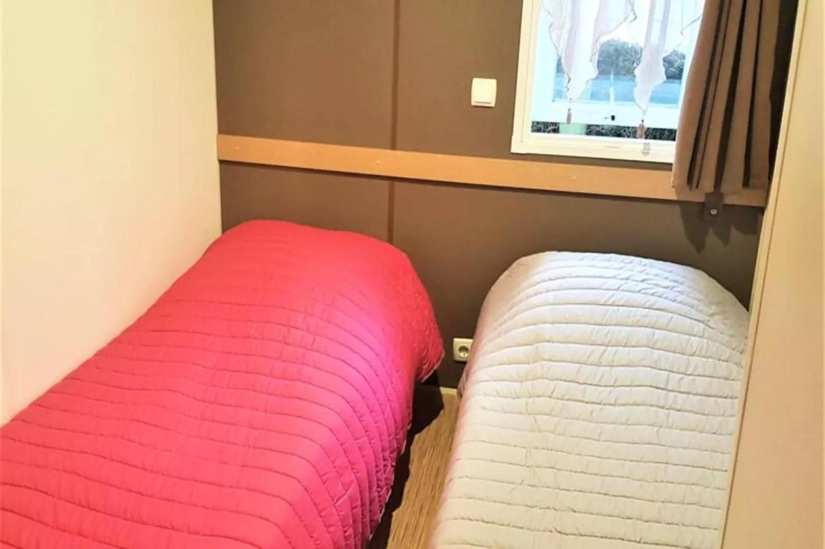 Mobil-home 4 pers. proche plage-Buitenkant zomer