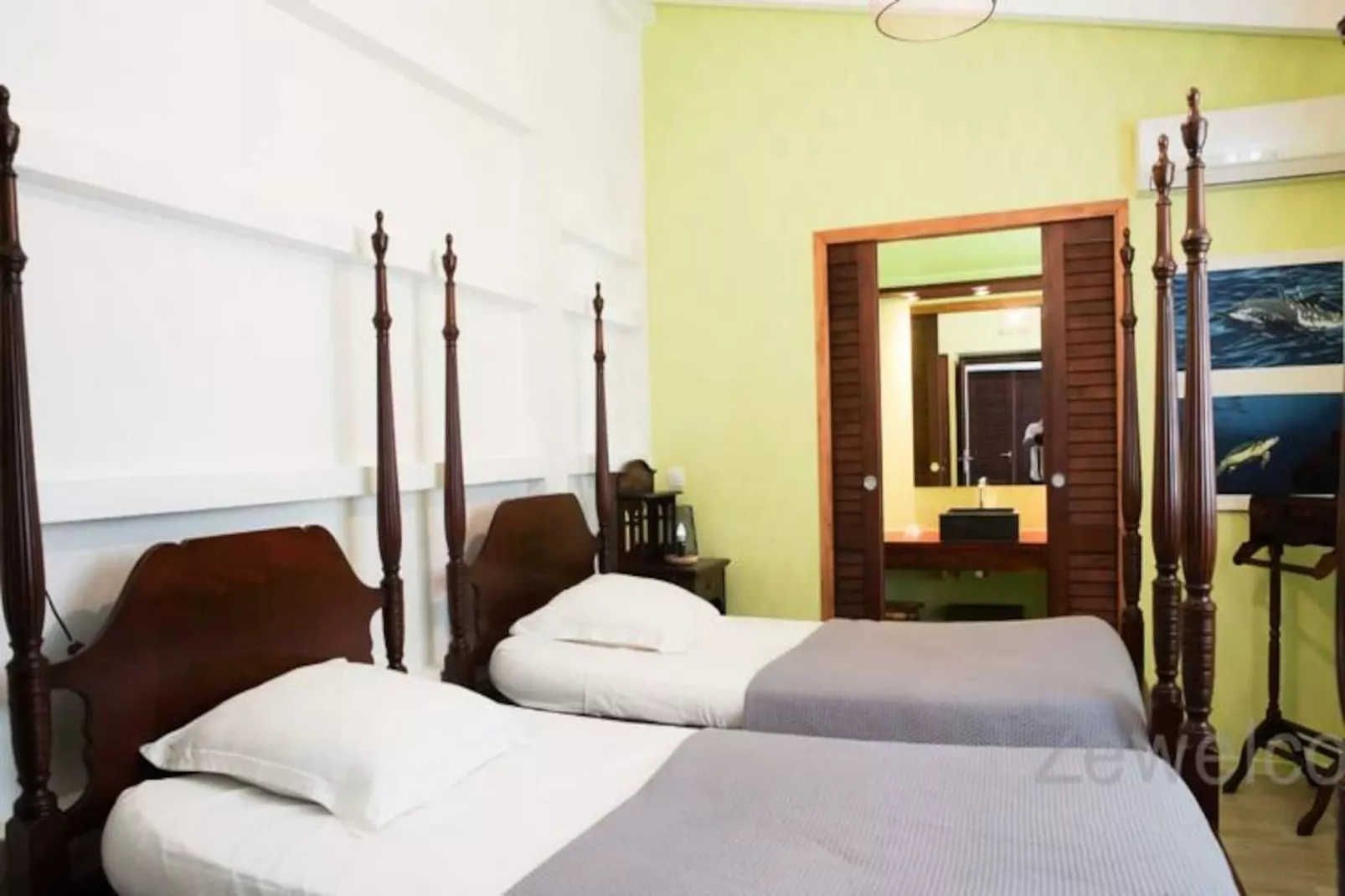 Villa Sea Front-Image-tags.