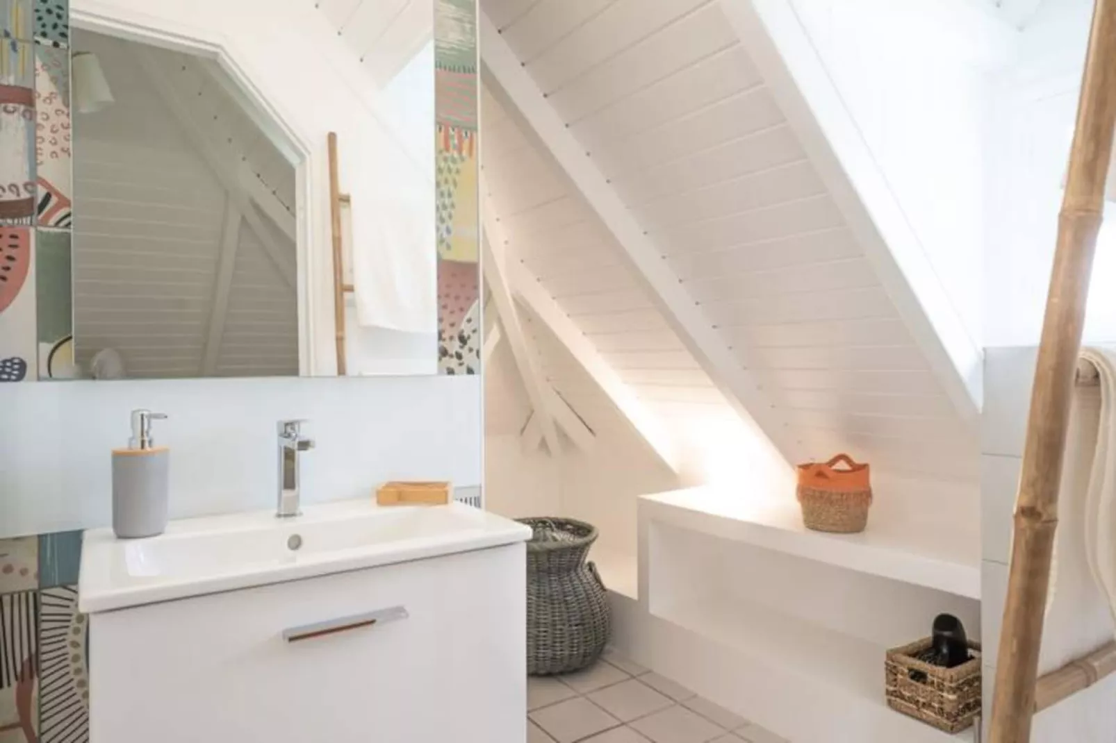 Villa Ladouchka-Image-tags.