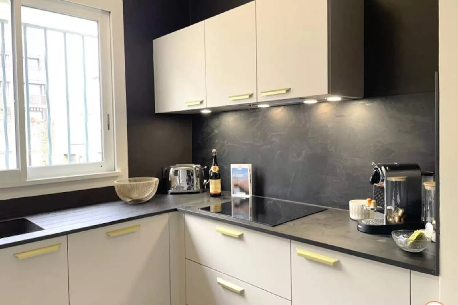 🌟 L'el&eacute;gance - Vue D&eacute;gag&eacute;e - Balcon - Parking-Image-tags.