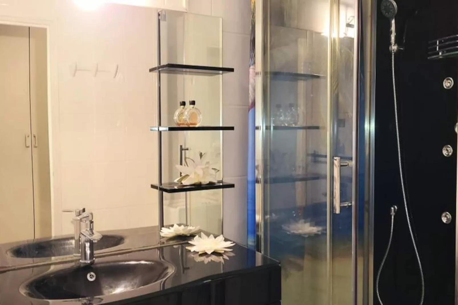 Résidence Marina Nirvana Vue Sur L'eau-Image-tags.