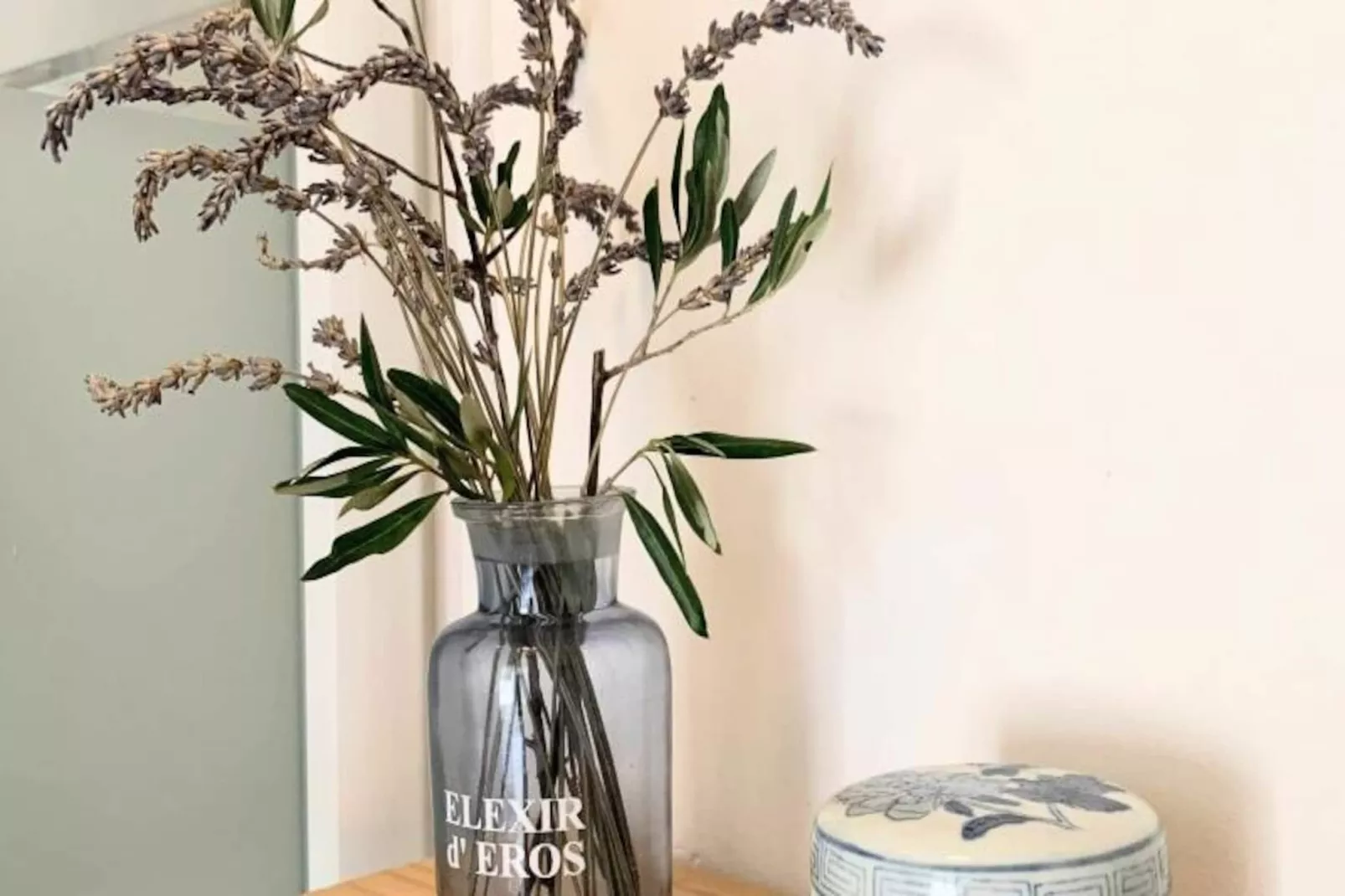 Les Toits De L'argenterie-Image-tags.