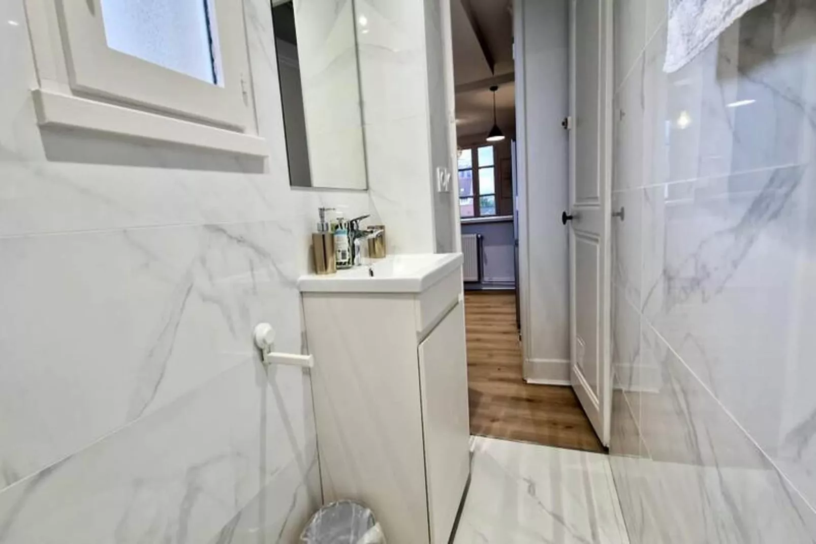 | Le Blue Revol  💡| R&eacute;nov&eacute;, Tout &eacute;quip&eacute;-Badkamer