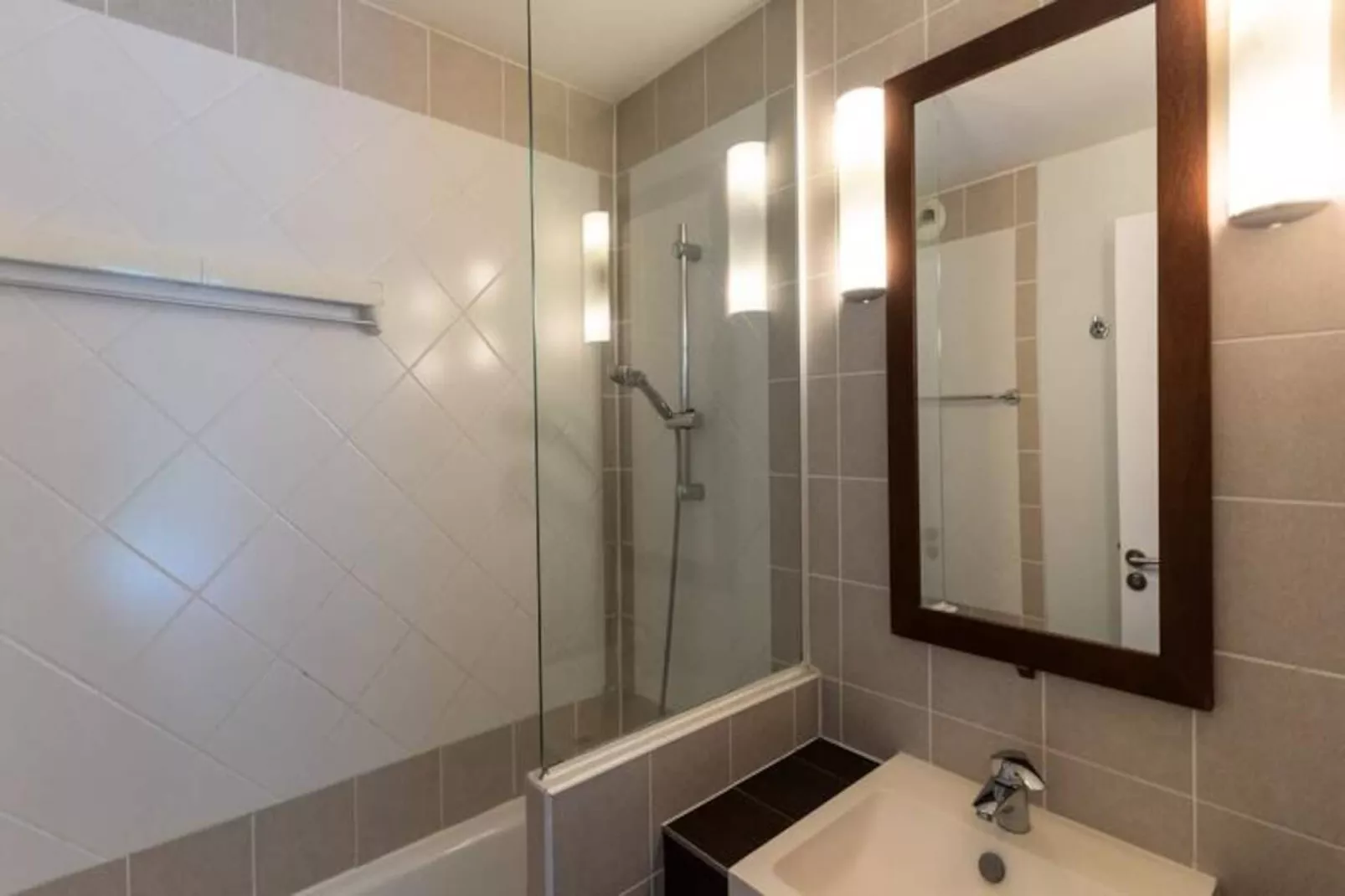 Résidence Tr&egrave;s Bel Appartement R&eacute;nov&eacute; Avec Piscine, Tennis Et Parking Priv&eacute; 09-Image-tags.