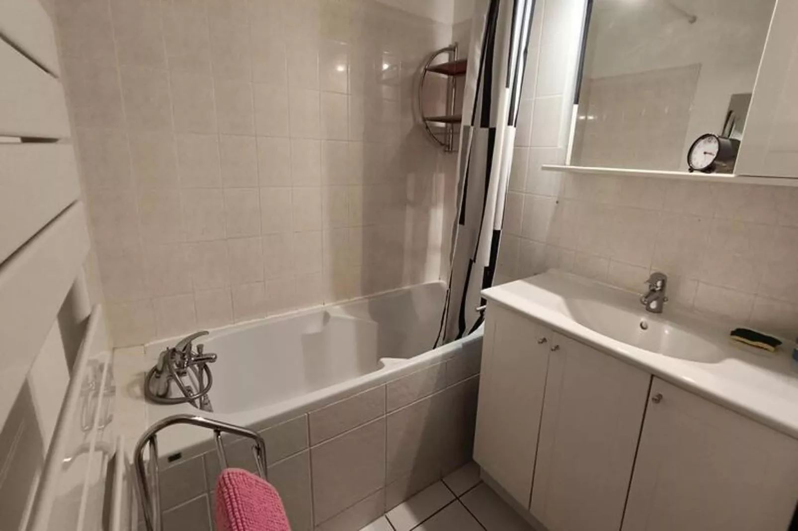 Résidence La Cerisaie-Badkamer