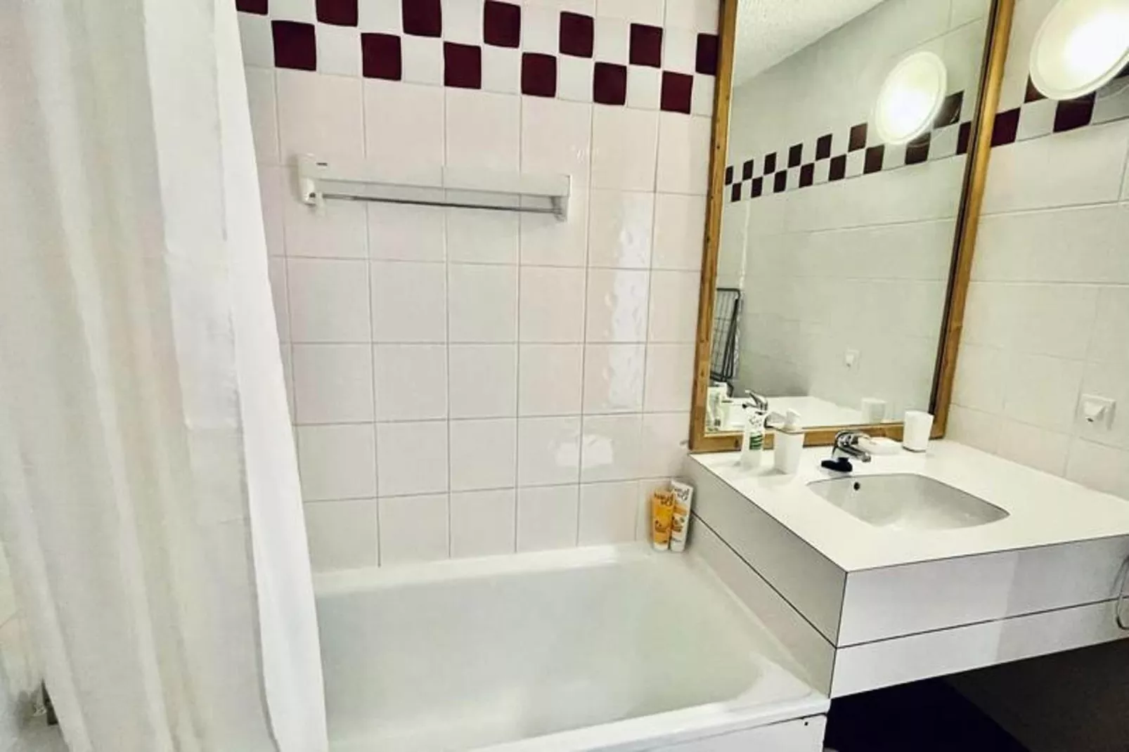 Résidence Lauzes-Badkamer